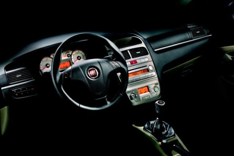 Fiat показав зображення оновленого Linea