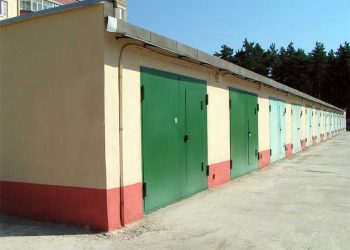Двое мальчиков задохнулись в гараже