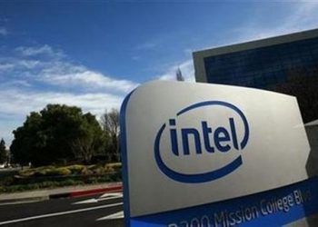 Компанія Intel планує підключити смартфон до мозку