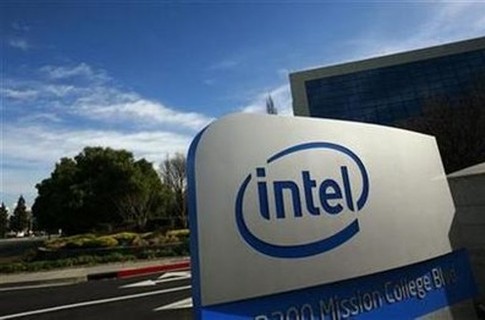 Компанія Intel планує підключити смартфон до мозку