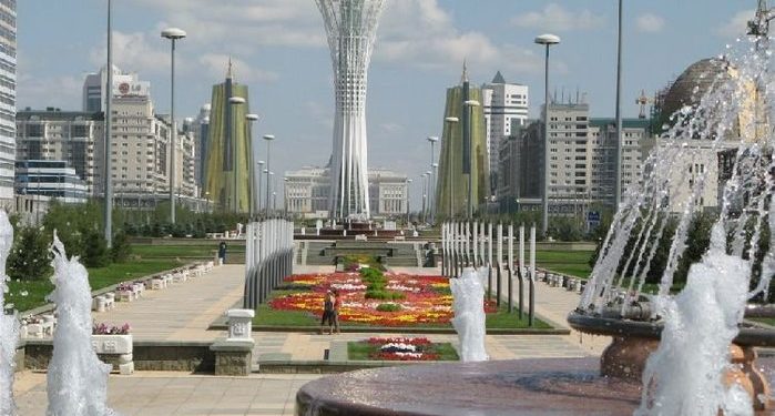 В Казахстані навіть за лушпиння від насіння на тротуарі можна потрапити у в`язницю