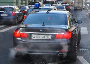Автомобиль замминистра МВД попал в ДТП в центре Москвы