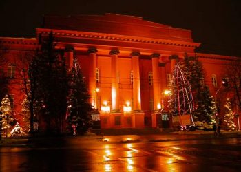 Декана факультета психологии КНУ отстранили от работы за взяточничество