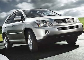Азаров їздить на гібриді Lexus RX 400h