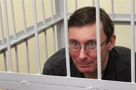 Защита Юрия Луценко требует закрыть уголовное дело