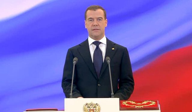 В.Путин внес кандидатуру Д.Медведева на пост премьера