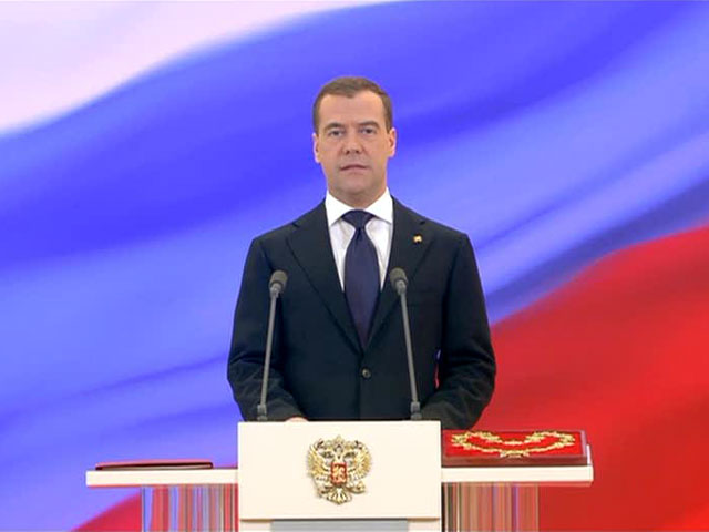 Медведев отменил сбор подписей для партий на выборах