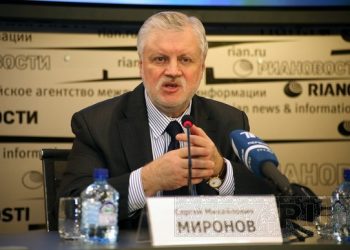 Миронов пригрозил Митрофанову исключением из партии за поддержку Медведева