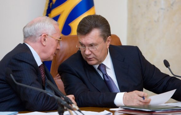 Янукович будет увольнять министров