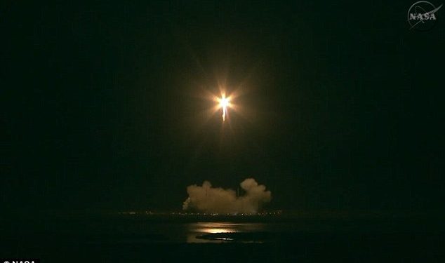 Перший приватний космічний корабель SpaceX відправився до МКС