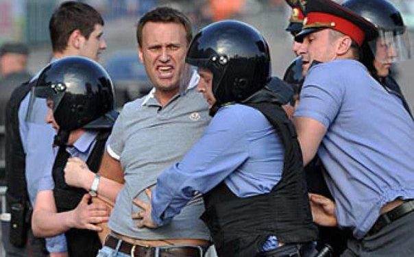 Навального задержали третий раз за сутки