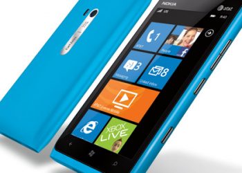 У інтернет потрапили фото Lumia 900 з Windows Phone 8