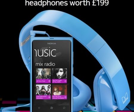Nokia продає смартфони Lumia 900 і Lumia 800 в комплекті з навушниками Monster