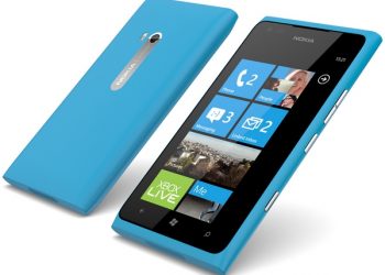 Голосовий помічник Siri компанії Apple, назвав Nokia Lumia 900 найкращим телефоном