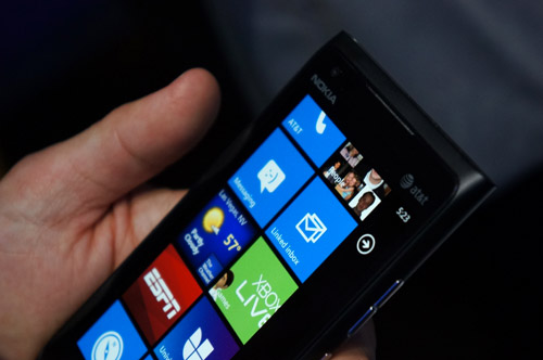 У Lumia 900 найкраща видимість екрану при денному світлі