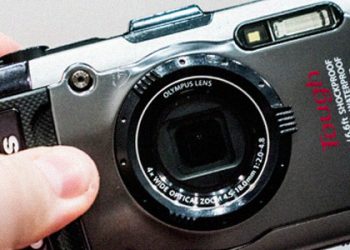 Olympus представила компактну, ударостійку камеру