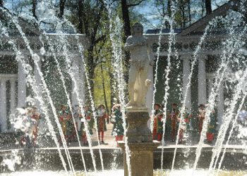 Часть фонтанов Петергофа разрушается