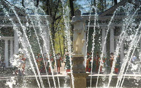 Часть фонтанов Петергофа разрушается