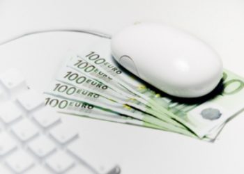 Все більше українців відмовляються платити за інформацію в інтернеті