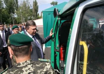Янукович рассказал, кто заставляет уважать Украину