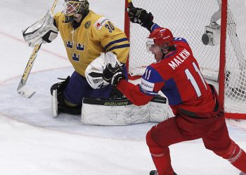 Чемпионат мира по хоккею 2012: шведы вспомнили Полтаву (видео 3 периода)