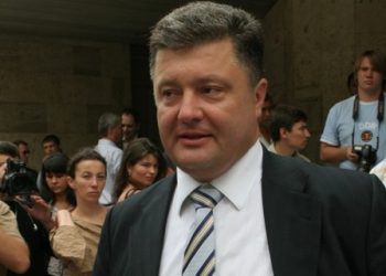 Порошенко успокоил футбольных фанатов