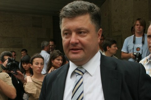 Порошенко успокоил футбольных фанатов
