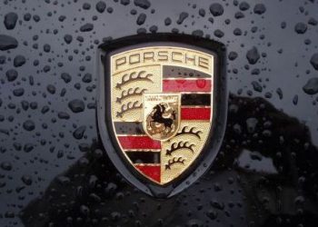 Porsche готує зменшену версію Panamera