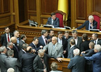 Депутаты снова блокируют работу Рады