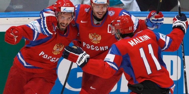 Чемпионат мира по хоккею: россияне размялись перед итальянцами