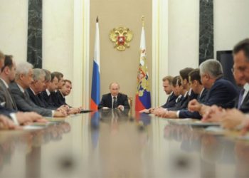 Путин поручил кабинету министров утвердить план продажи активов Роснефтегаза