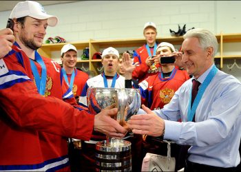Чемпионат мира по хоккею 2012: Билялетдинов подарил Путину шайбу финала
