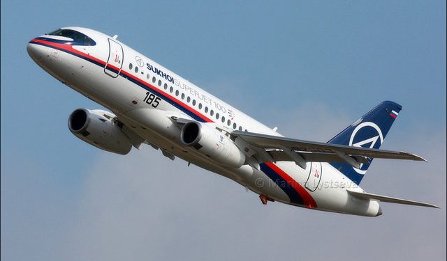 Отказов систем SSJ-100 до удара о землю, по данным самописца, не было