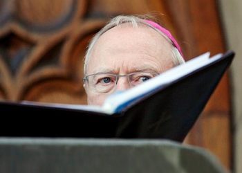 Священник помилився і показав прихожанам порно
