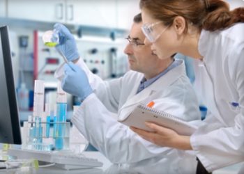 Вчені проводять фінальні дослідження вакцини від раку грудей