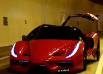 В Австралії художник зібрав Ferrari