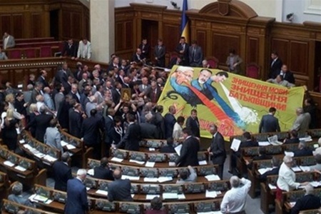 Партии регионов не понравилась идея Литвина о роспуске парламента