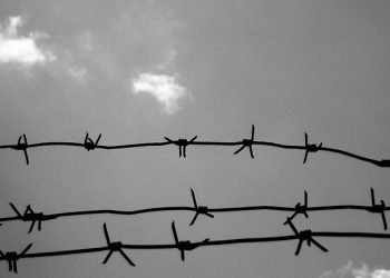 Відмінницю яка працює в двох місцях, посадили і оштрафували за прогули