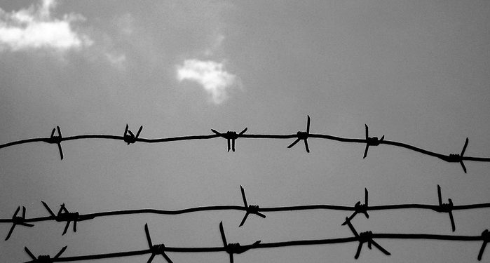 Відмінницю яка працює в двох місцях, посадили і оштрафували за прогули