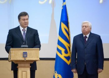 Януковичу и Пшонке могут запретить въезд в США