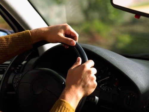 Зачинившись від інспекторів ДПС водій майже добу просидів в автомобілі