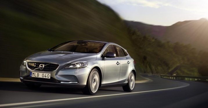 Volvo V40 дбає про безпеку пішоходів