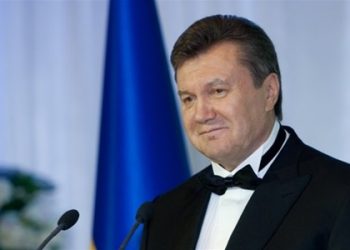 Янукович пригласил Олланда в гости