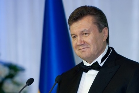 Янукович пригласил Олланда в гости