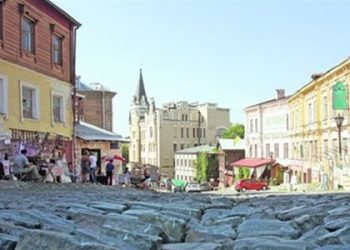 На Андреевский спуск потратили 45 миллионов грн