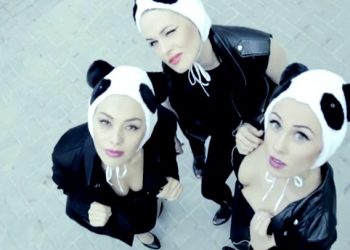 Девушки из Nikita оголялись посреди Киева ради нового клипа