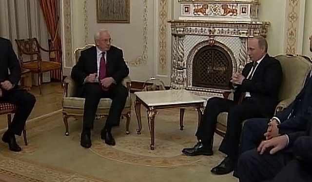 Азаров научил Путина и Медведева ценить стабильность в стране