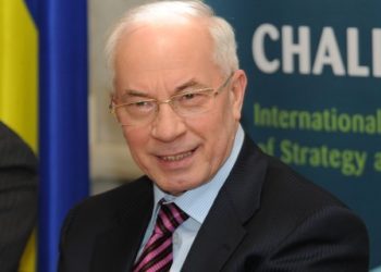 Азаров готовится встречать Путина и Медведева лучшим украинским салом