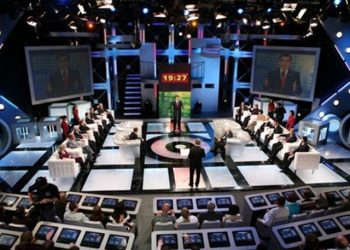 Регионал и НУ-НСовец начали колотить друг друга в прямом эфире