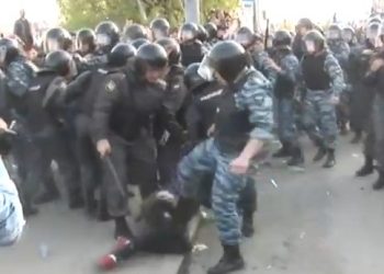 СК проверит видео, на котором ОМОН избил девушку на «Марше миллионов»